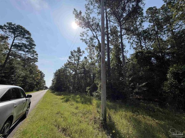 000 N 8th Ave, Milton, FL 32583