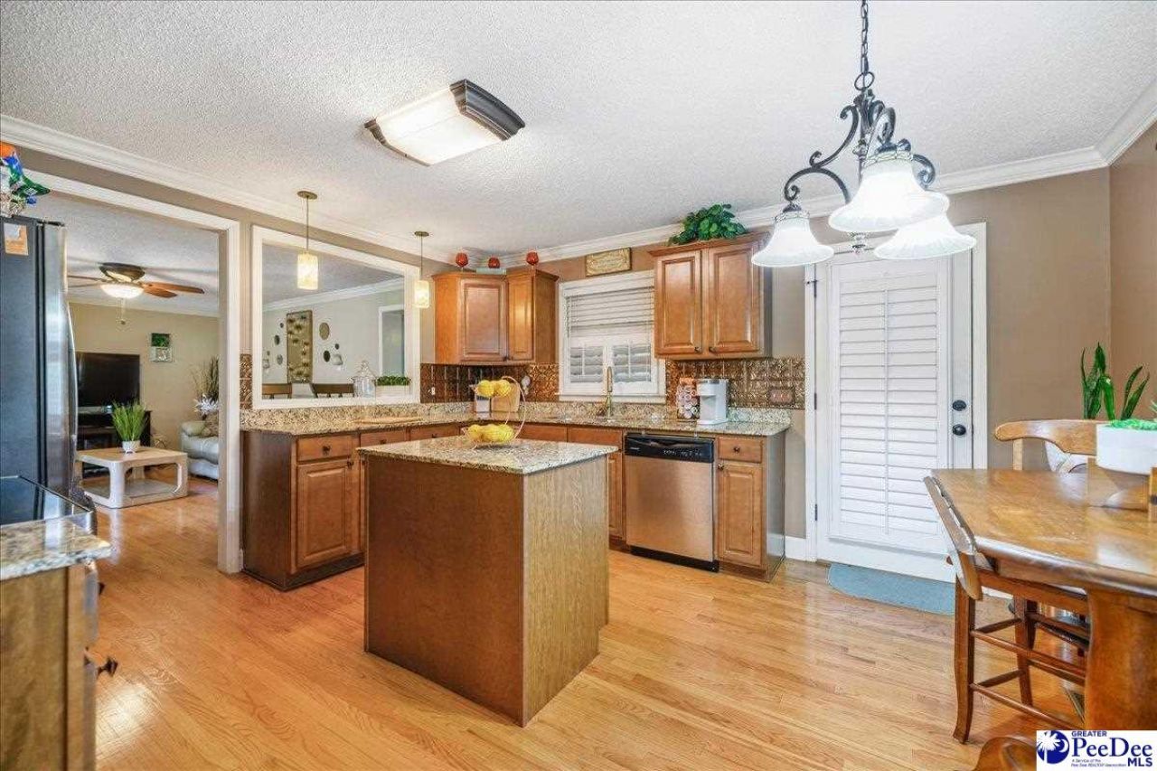 1019 E Howe Spring Rd. Photo 18