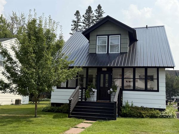 727 Hedin Avenue, Ironwood, MI 49938