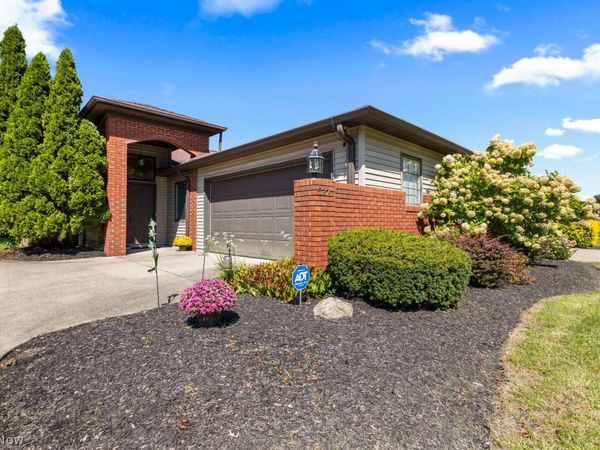 5221 Parkhurst Drive , Sheffield Village, OH 44054