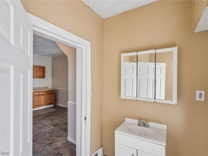 942 E 79th Street, Cleveland, OH 44103 Photo 31