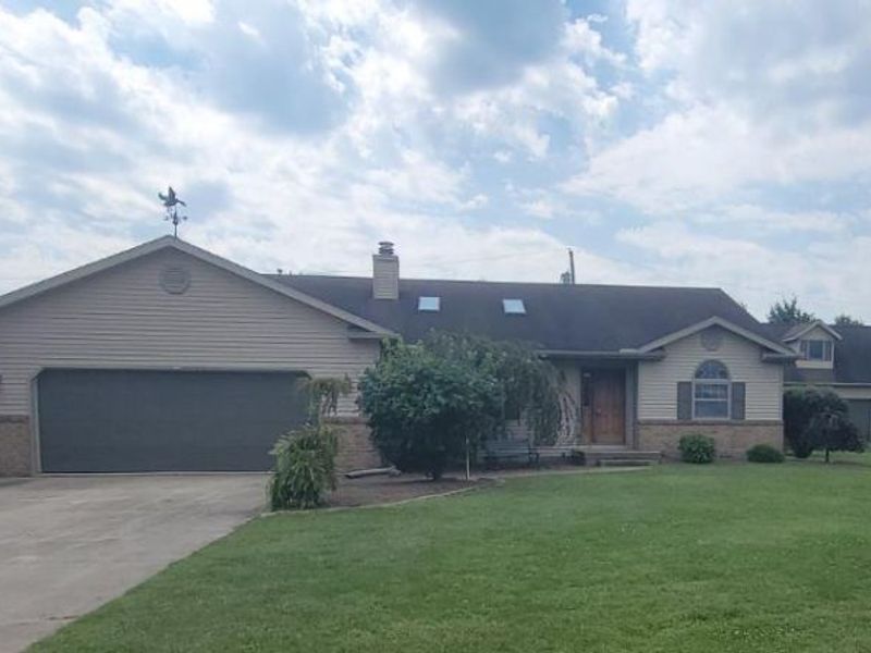 41 W Adams Drive, Fremont, OH 43420 Photo 2