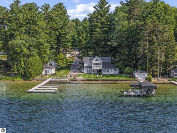 9321 Long Lake Road N, Traverse City, MI 49684