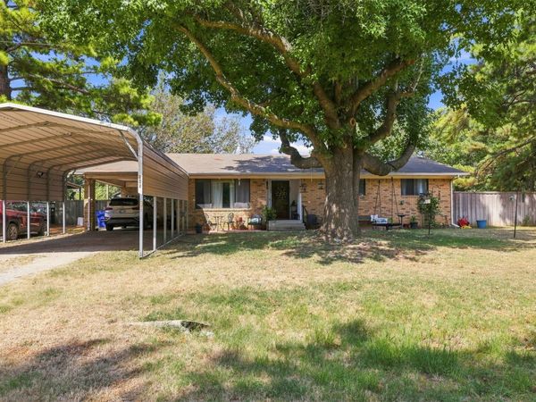 201 Smith , Colbert, OK 74733
