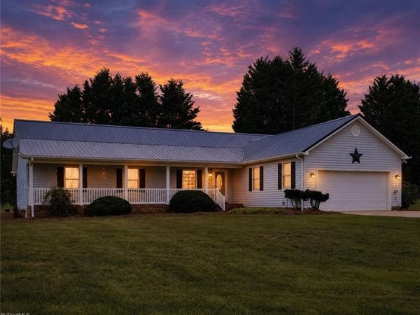 124 Glen Oaks Drive , King, NC 27021