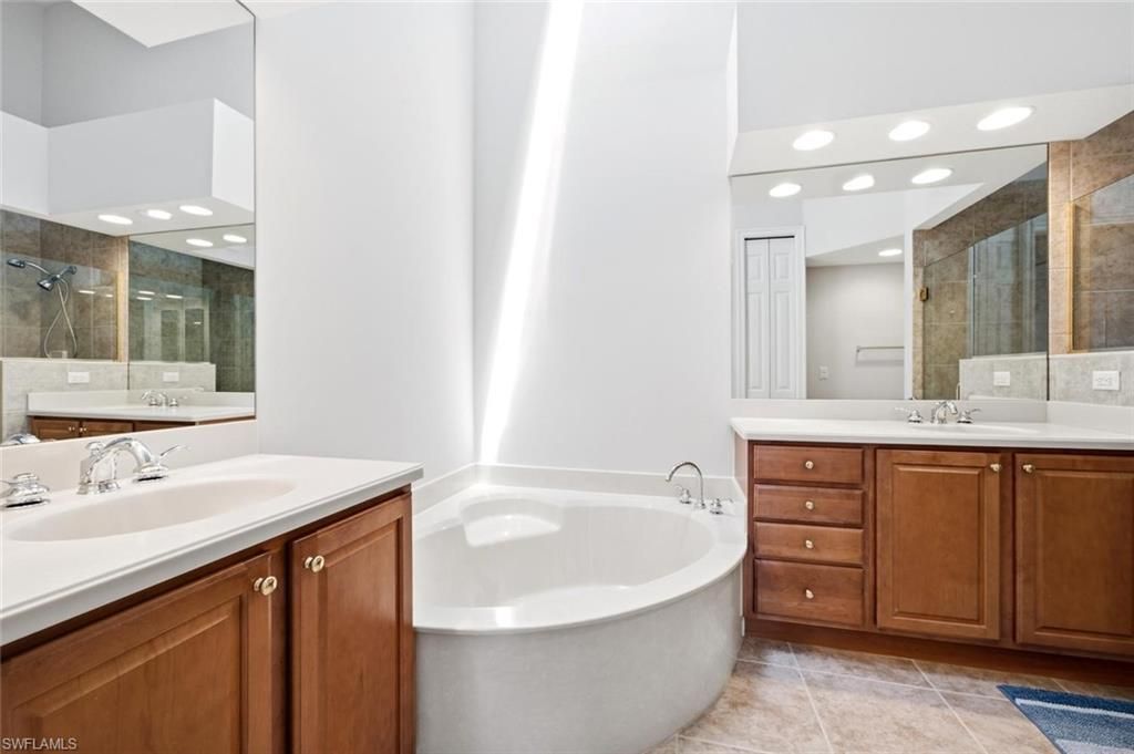 7877 Hawthorne Dr, Unit 104, Naples, FL 34113 Photo