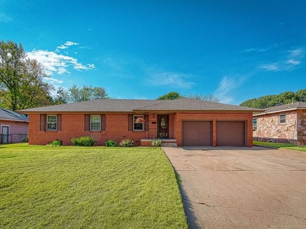 328 W Country Club Boulevard, Elk City, OK 73644