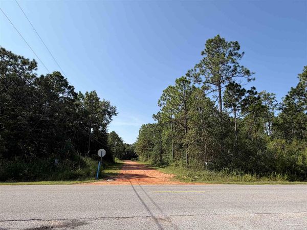 009 N 29th Ave, Milton, FL 32583