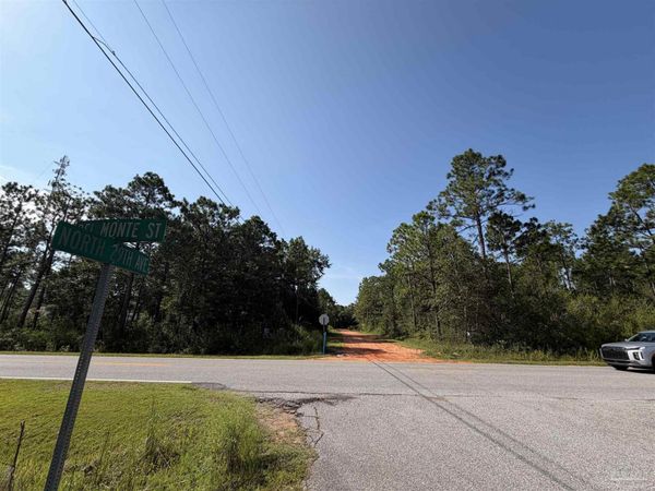 009 N 29th Ave, Milton, FL 32583