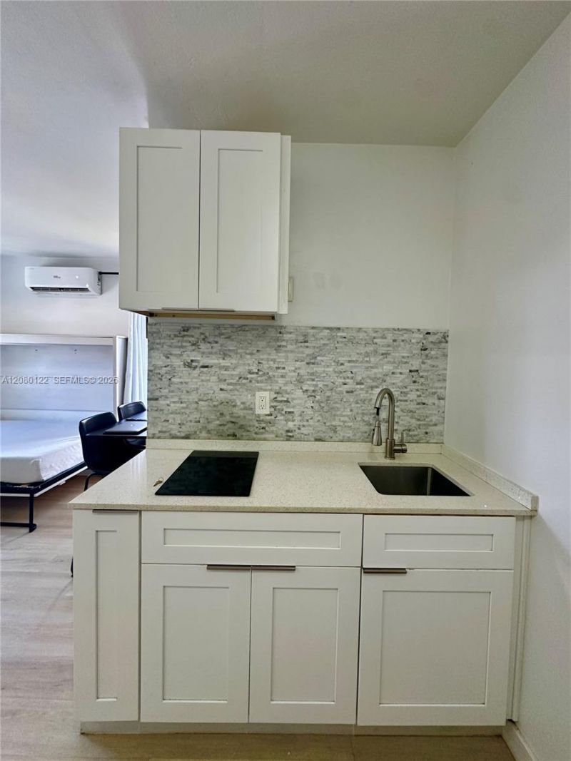 415 75th St, Unit 2A, Miami Beach, FL 33141 Photo