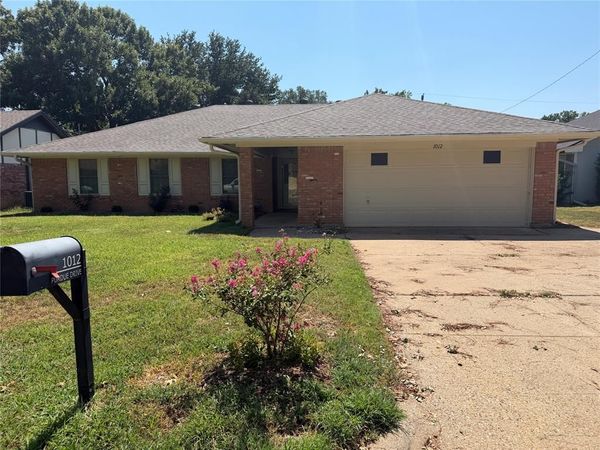 1012 Purdue Drive, Arlington, TX 76012