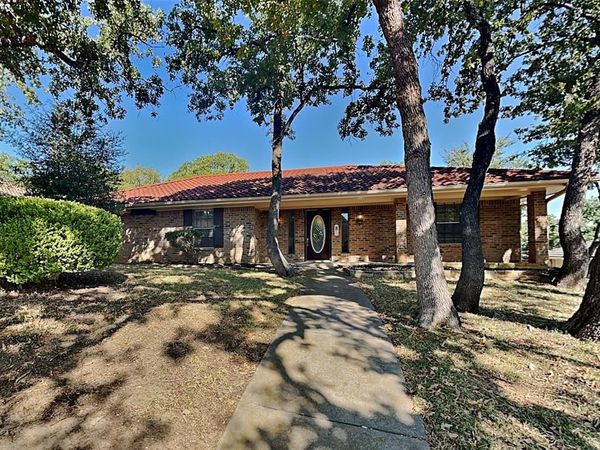 8 Lake Forest Drive , Trophy Club, TX 76262