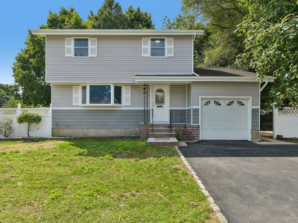 322 Barleau , Brentwood, NY 11717