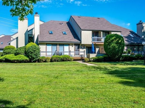 39 Sherborne St, Franklin, NJ 08873