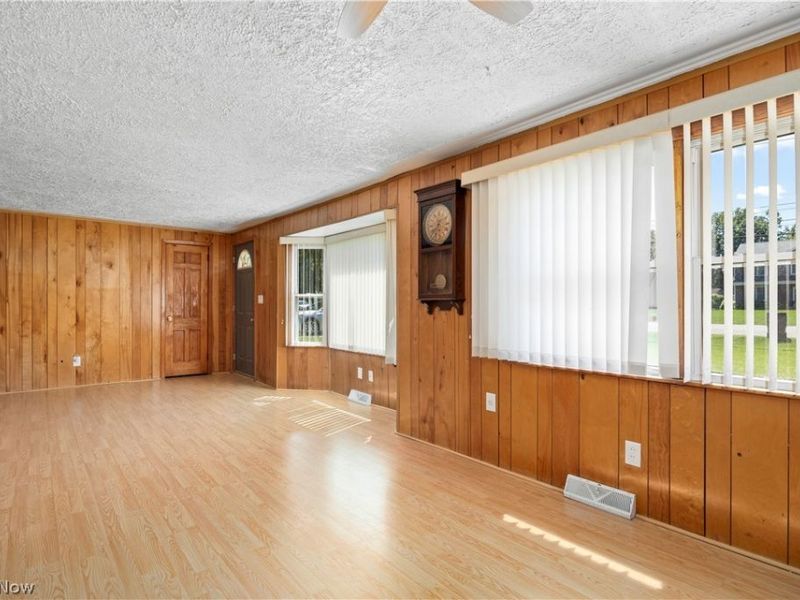 4885 Oster Road, Sheffield Lake, OH 44054 Photo 11