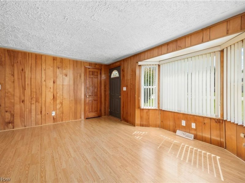 4885 Oster Road, Sheffield Lake, OH 44054 Photo 15