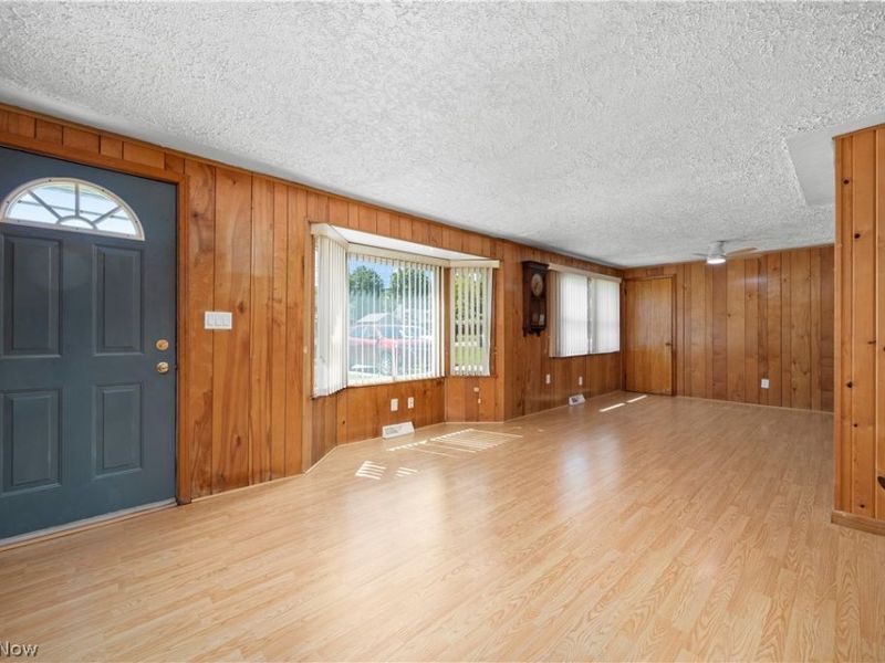 4885 Oster Road, Sheffield Lake, OH 44054 Photo 17