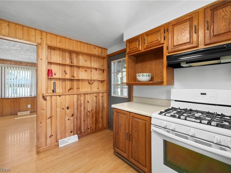 4885 Oster Road, Sheffield Lake, OH 44054 Photo 8