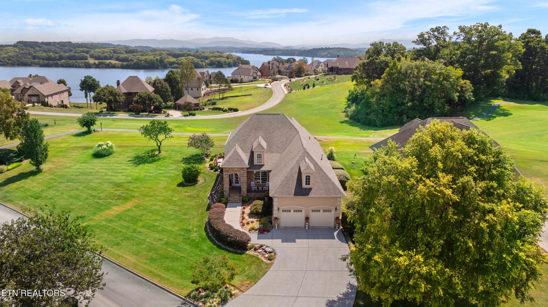 240 Goldcrest Drive, Vonore, TN 37885 Main Photo