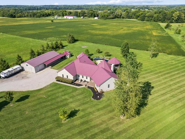 18964 London Road , Circleville, OH 43113