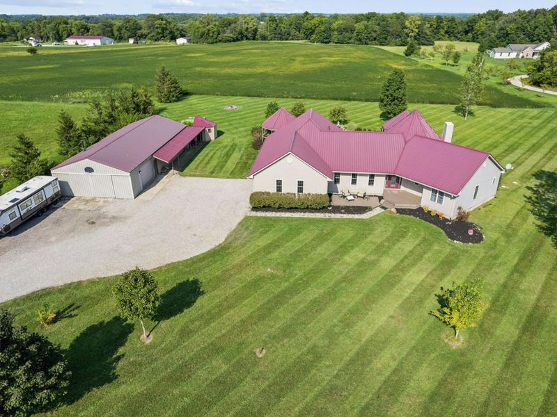 18964 London Road, Circleville, OH 43113 Photo 2
