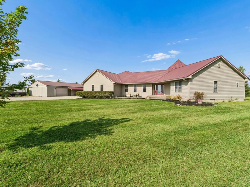 18964 London Road, Circleville, OH 43113 Photo 3