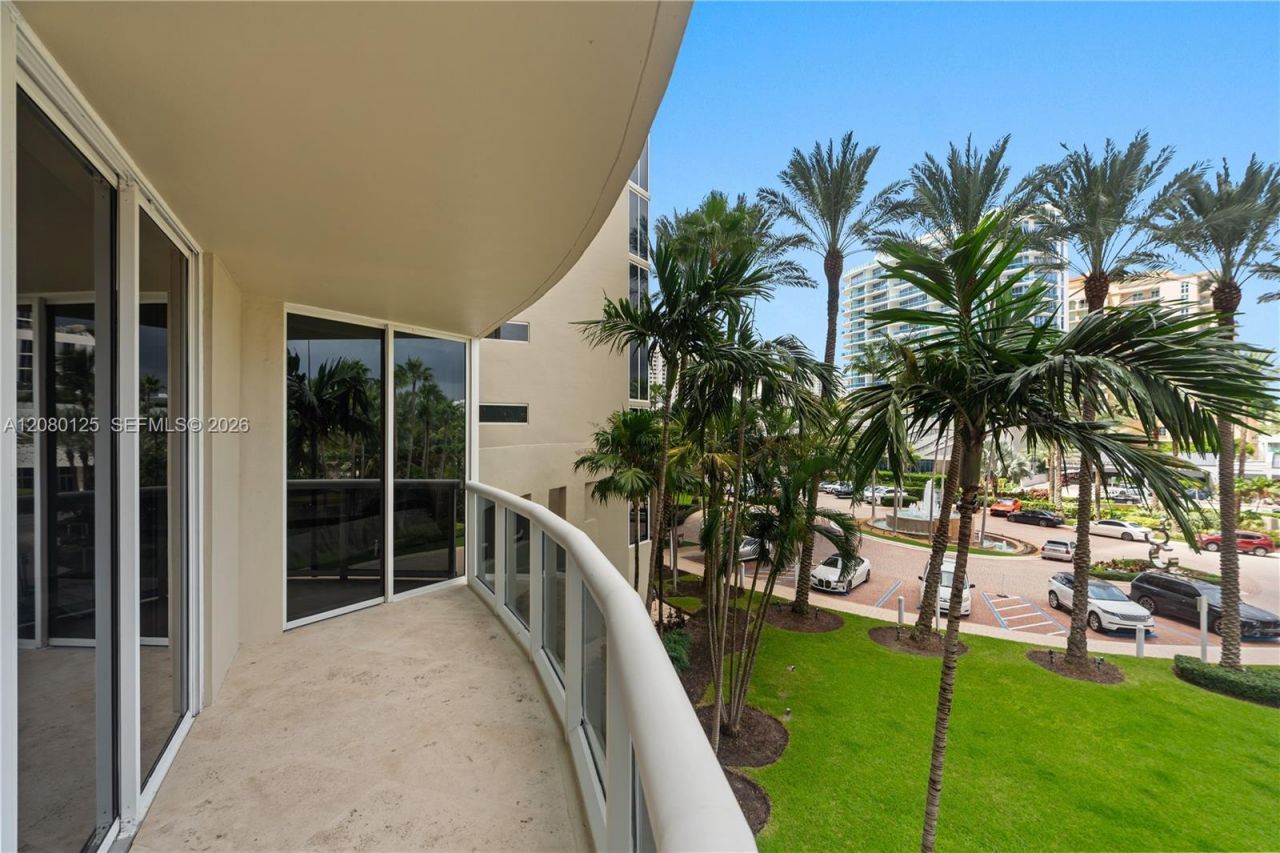 17555 Collins Ave , Unit 308, Sunny Isles Beach, FL 33160 Photo