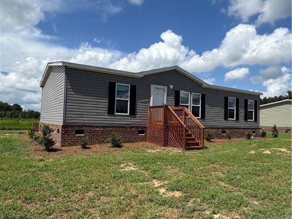 888 Roberta Road, Fairmont, NC 28340