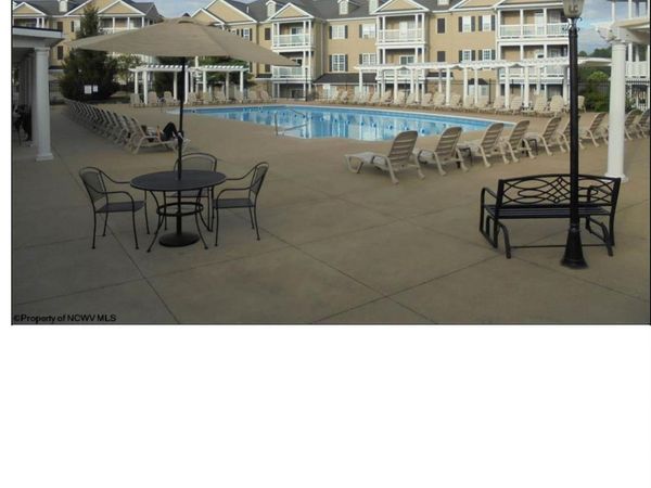 2537 Suncrest Village, Morgantown, WV 26505