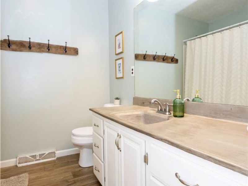 708 Youngs Terrace, Loudonville, OH 44842 Photo 6