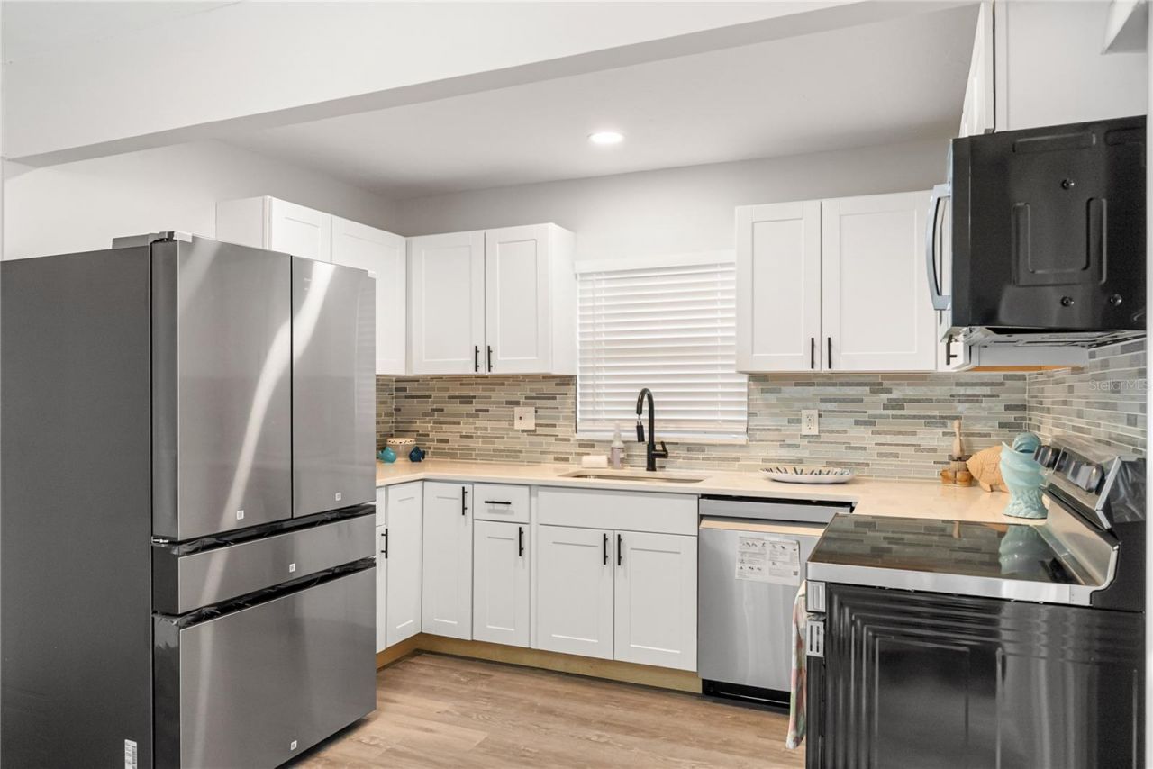 420 Melody Circle, Sarasota, FL 34237 Photo