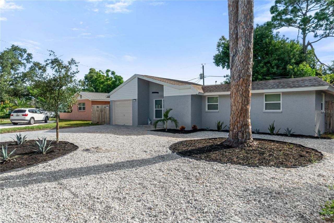 420 Melody Circle, Sarasota, FL 34237 Photo