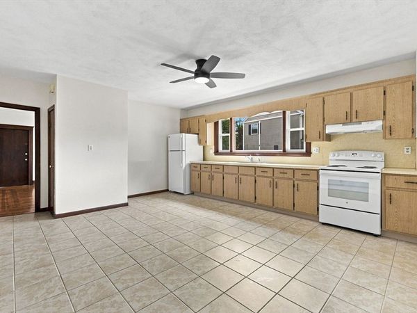84 Margin St, Unit 1, Peabody, MA 01960
