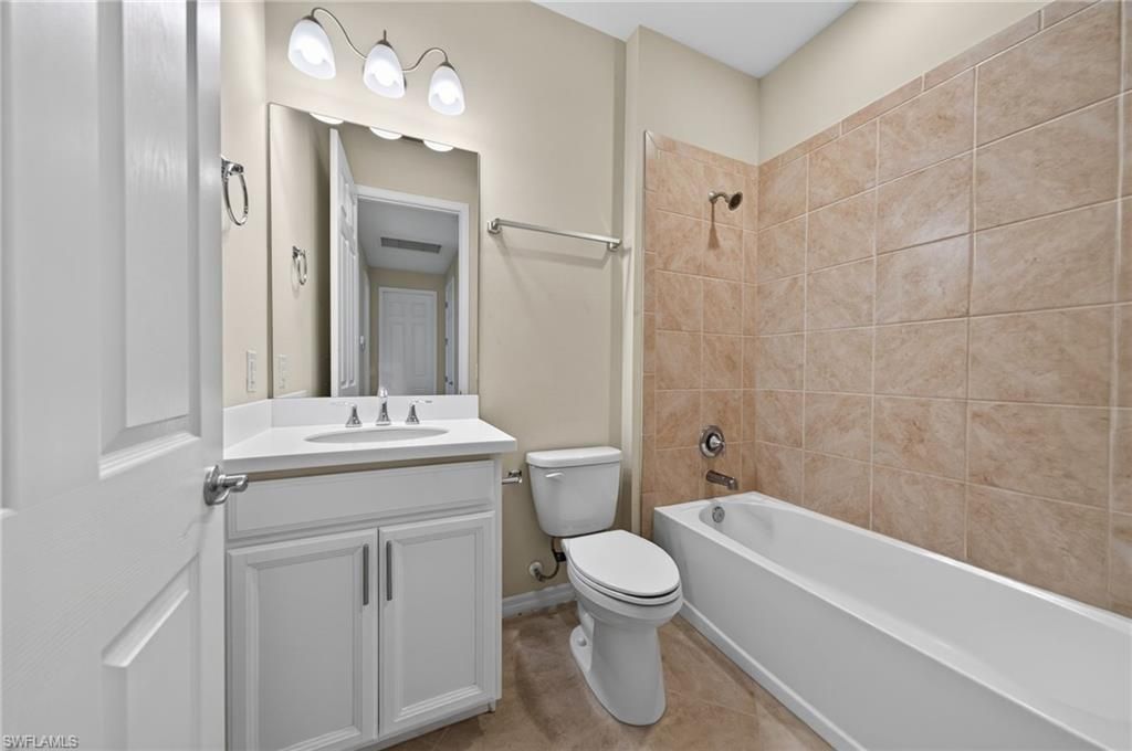 8051 Venetian Pointe Dr, Fort Myers, FL 33908 Photo