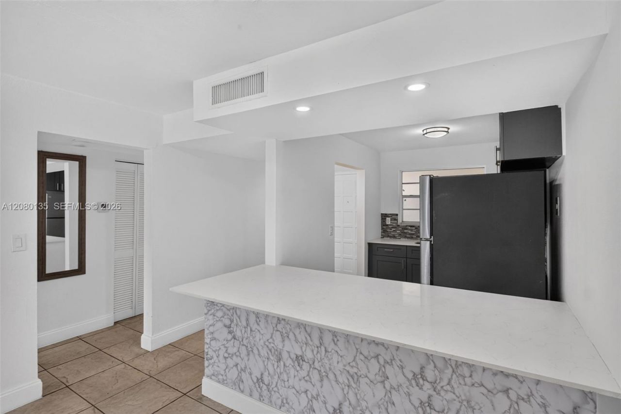 453 SW 2nd St , Unit 301C, Miami, FL 33130 Photo