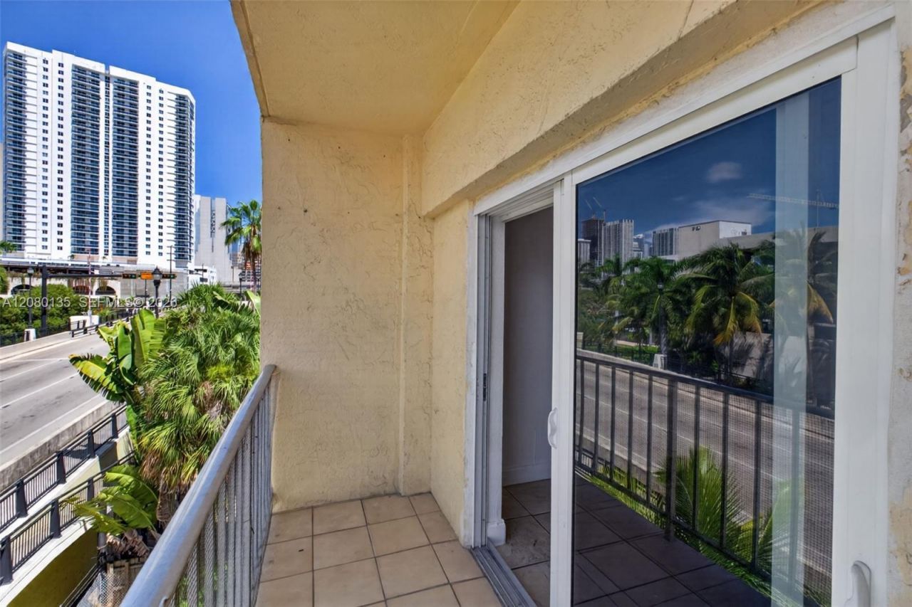 453 SW 2nd St , Unit 301C, Miami, FL 33130 Photo