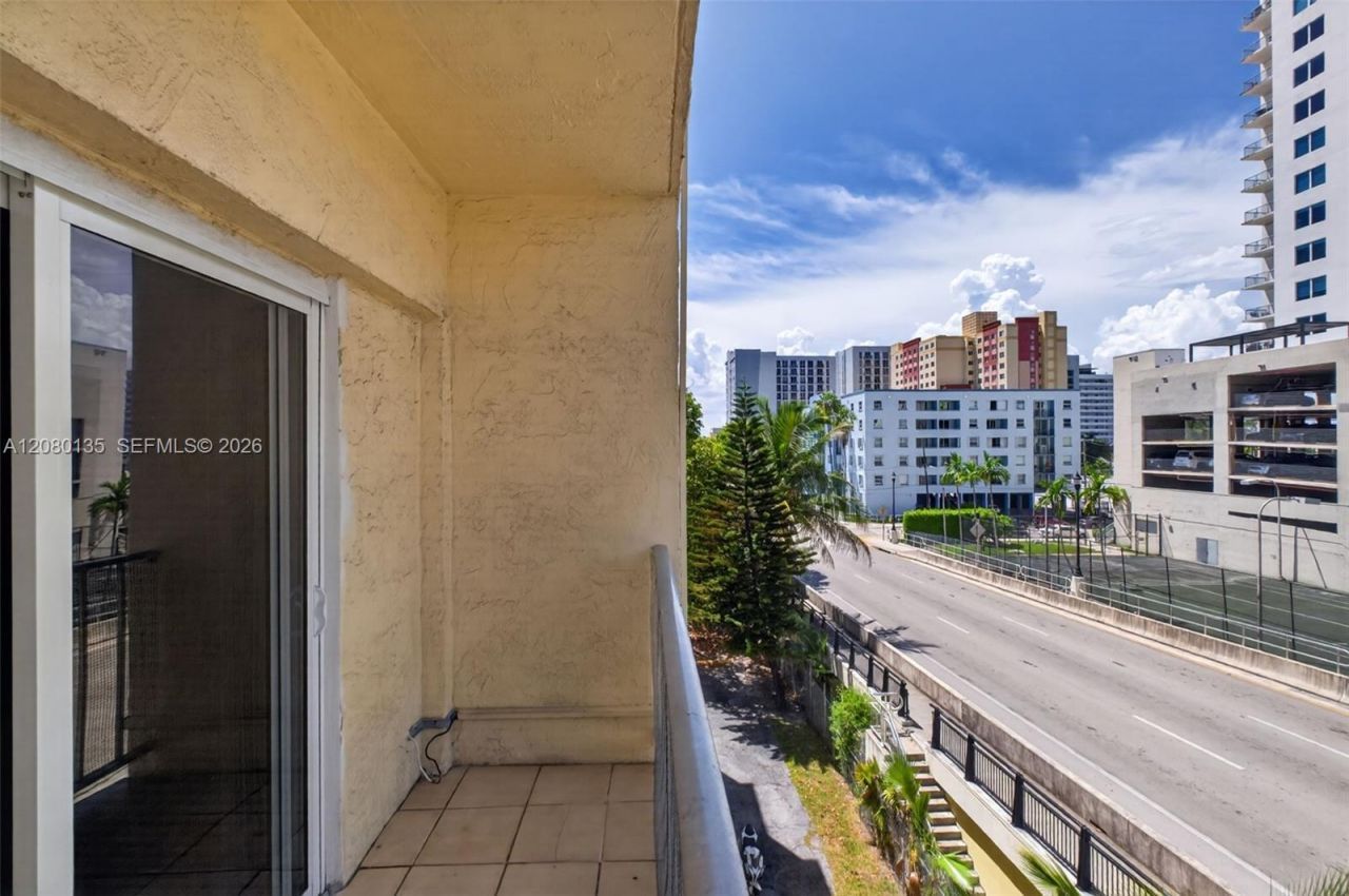 453 SW 2nd St , Unit 301C, Miami, FL 33130 Photo