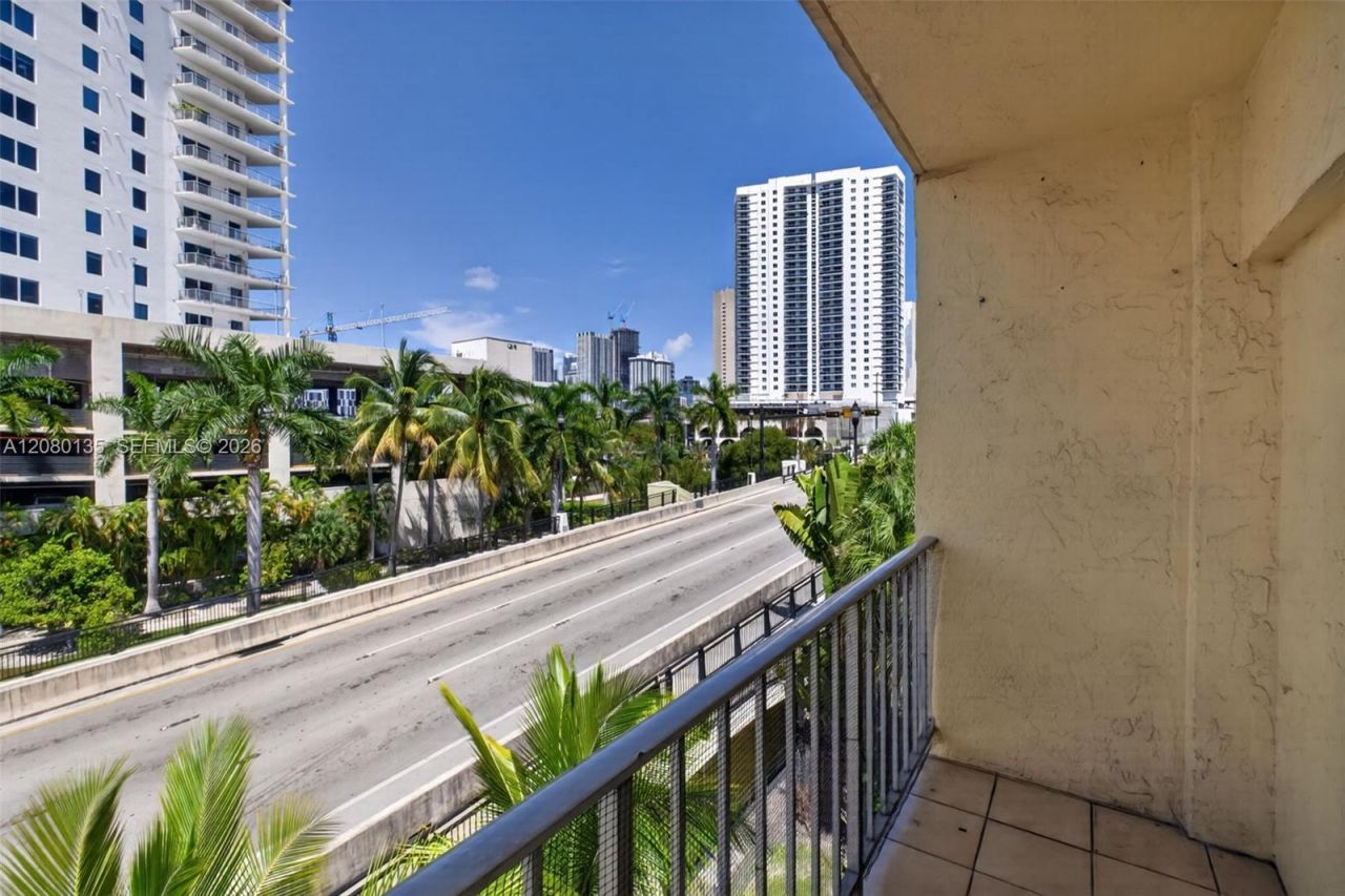 453 SW 2nd St , Unit 301C, Miami, FL 33130 Photo