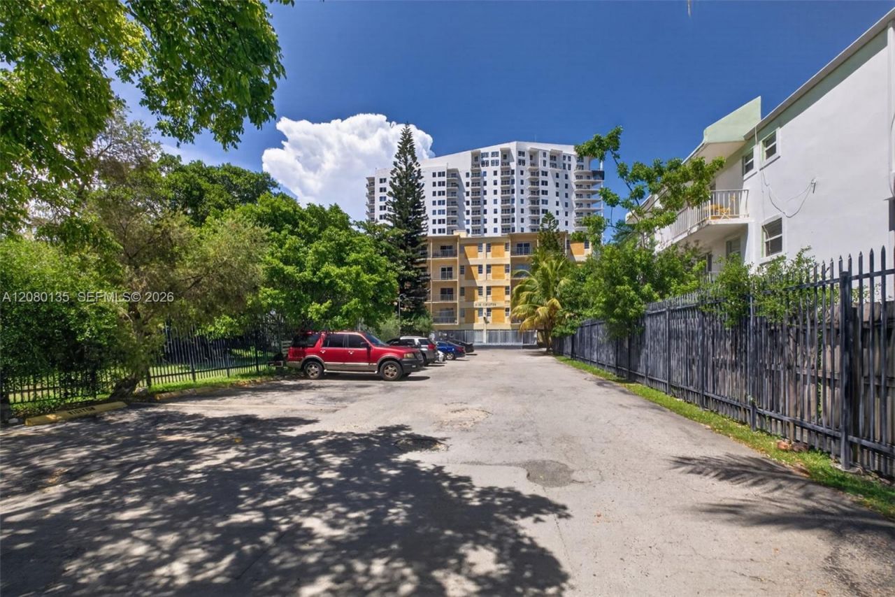 453 SW 2nd St , Unit 301C, Miami, FL 33130 Photo
