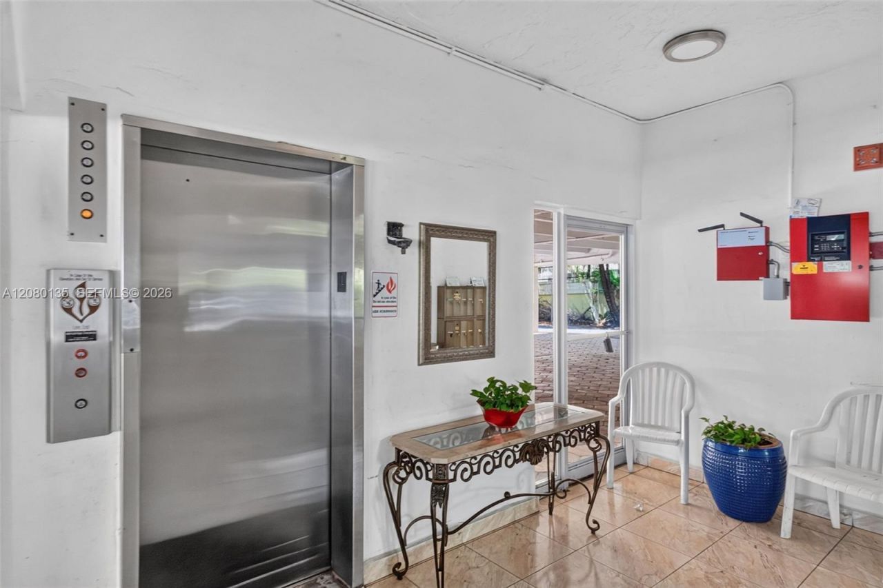 453 SW 2nd St , Unit 301C, Miami, FL 33130 Photo