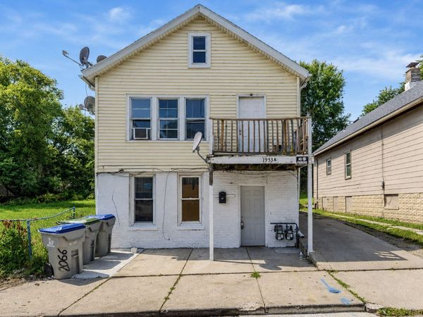 1953 S 5th Pl, Milwaukee, WI 53204