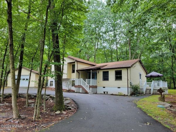 101 Blueshelf Lane , Lords Valley, PA 18428
