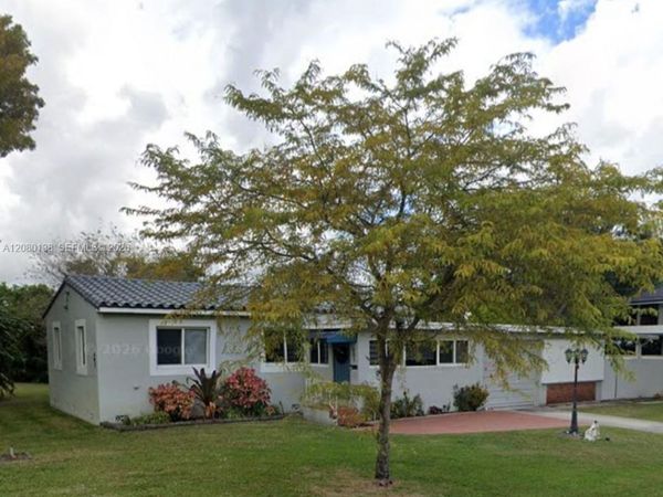 601 Oriole Ave , Miami Springs, FL 33166