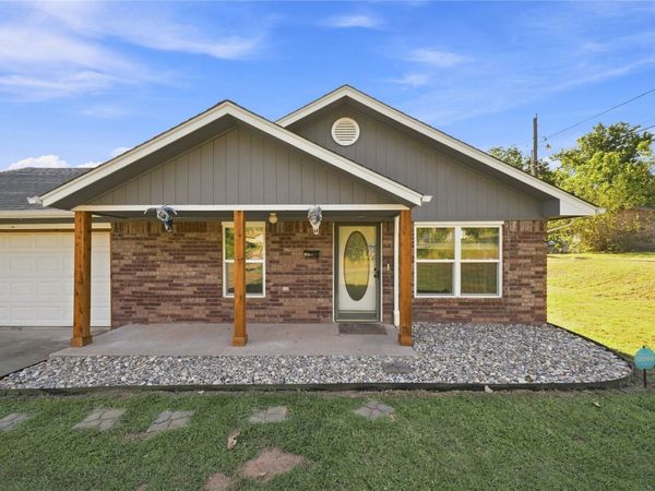 211 N Cedar Street , Bristow, OK 74010