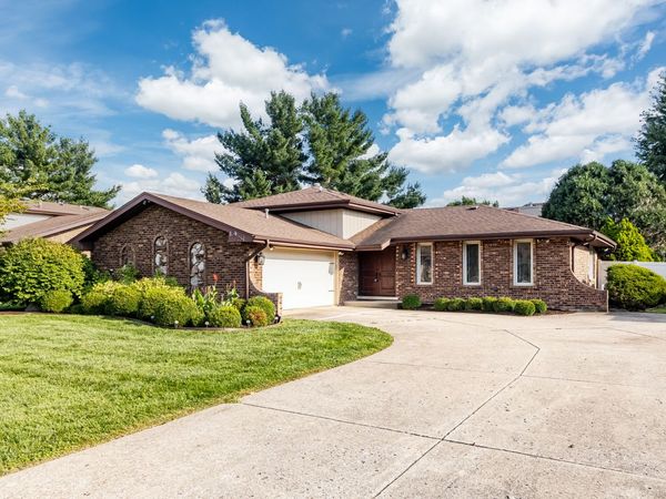 16W751 90TH Street, Willowbrook, IL 60527
