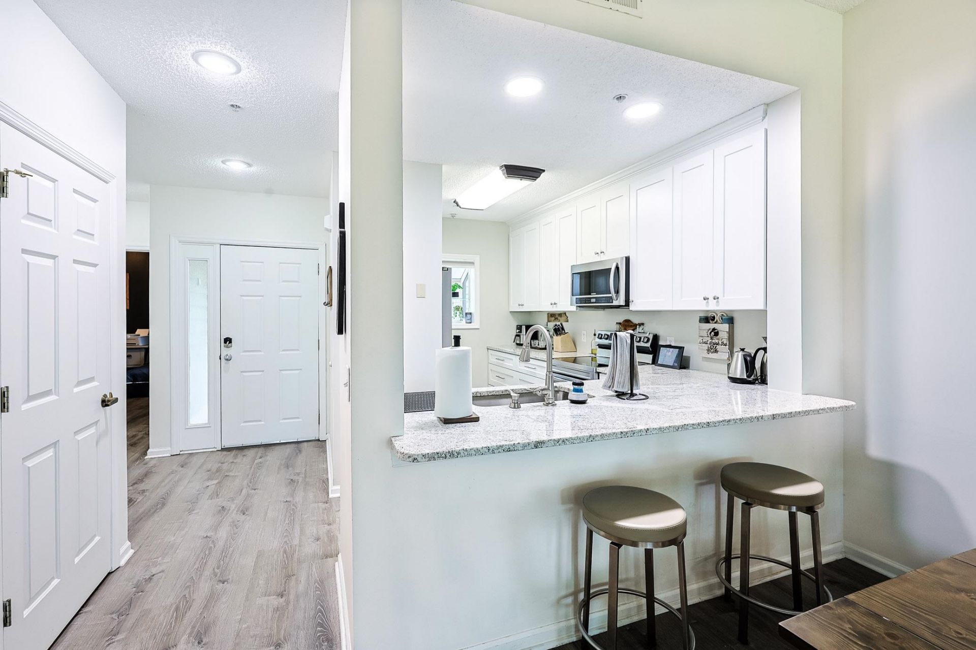 1551 Spinnaker Dr. Photo 10