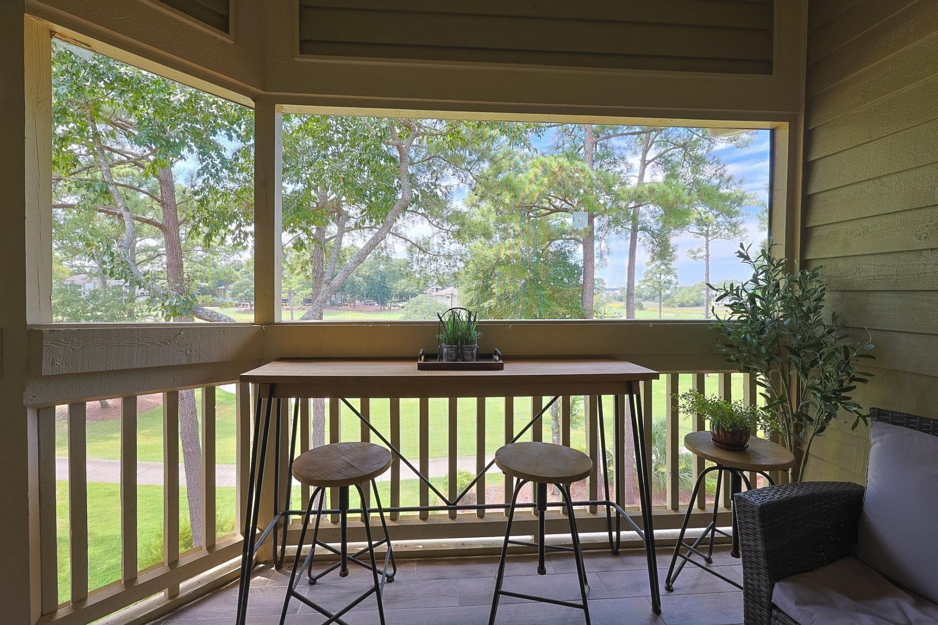 1551 Spinnaker Dr. Photo 21