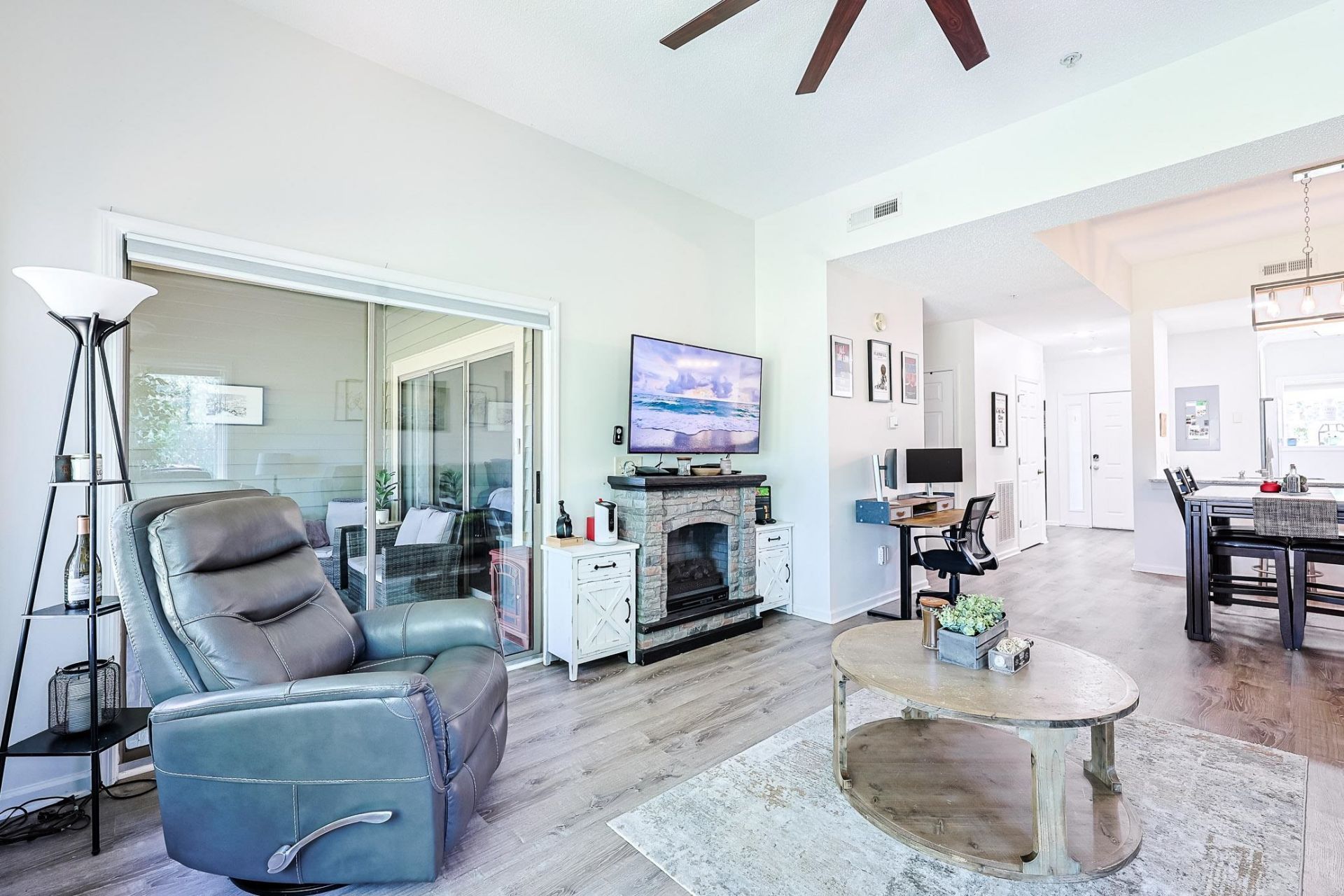 1551 Spinnaker Dr. Photo 6