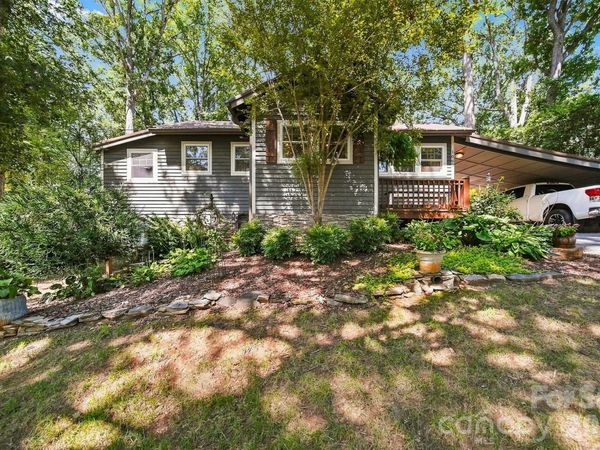 1068 5th Avenue Court NW, Hickory, NC 28601