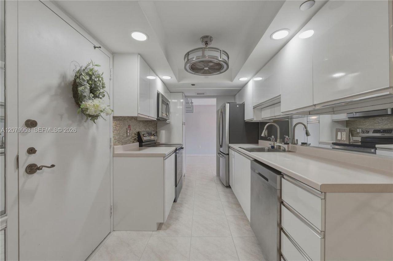 900 Saint Charles Pl , Unit 310, Pembroke Pines, FL 33026 Photo